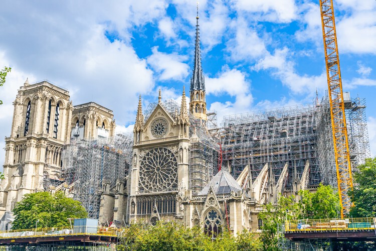 ノートルダム大聖堂の再建: フランスの象徴的な大聖堂の修復の旅 - 画像 8/16