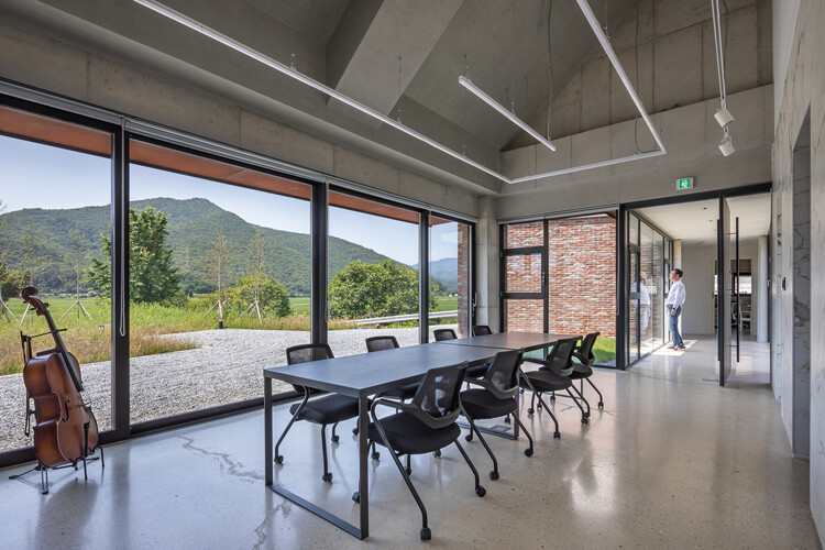 Studio Jeongdongjin / Architecture Studio YEIN - インテリア写真、ダイニングルーム