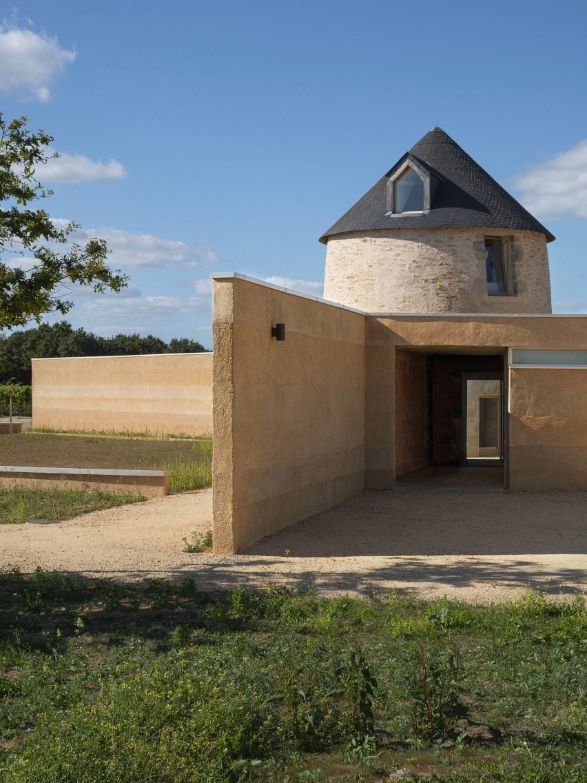 カルメン・モーリス建築によるワイナリーへの入り口