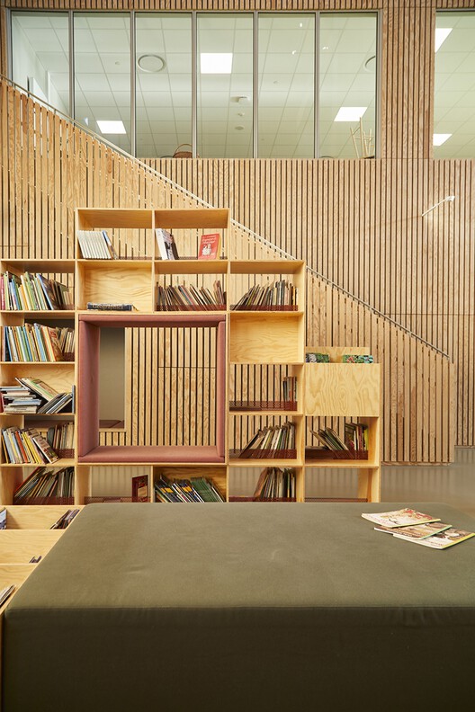 Dybkær School / Sweco Architects - インテリア写真、クローゼット、棚、木材、照明