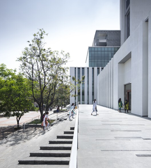 曽南大学センター＆図書館街区 / IMK Architects - 外観写真、コンクリート