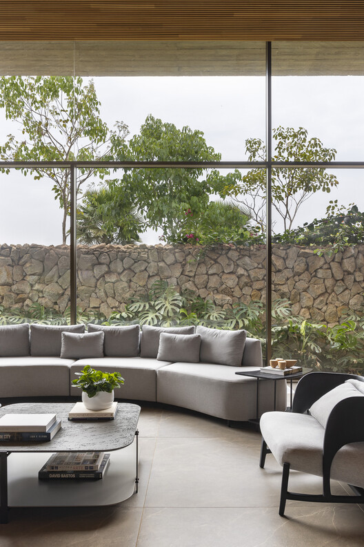 W House / Rafael Granero Arquitetura - 外観写真、ソファ、窓、テーブル
