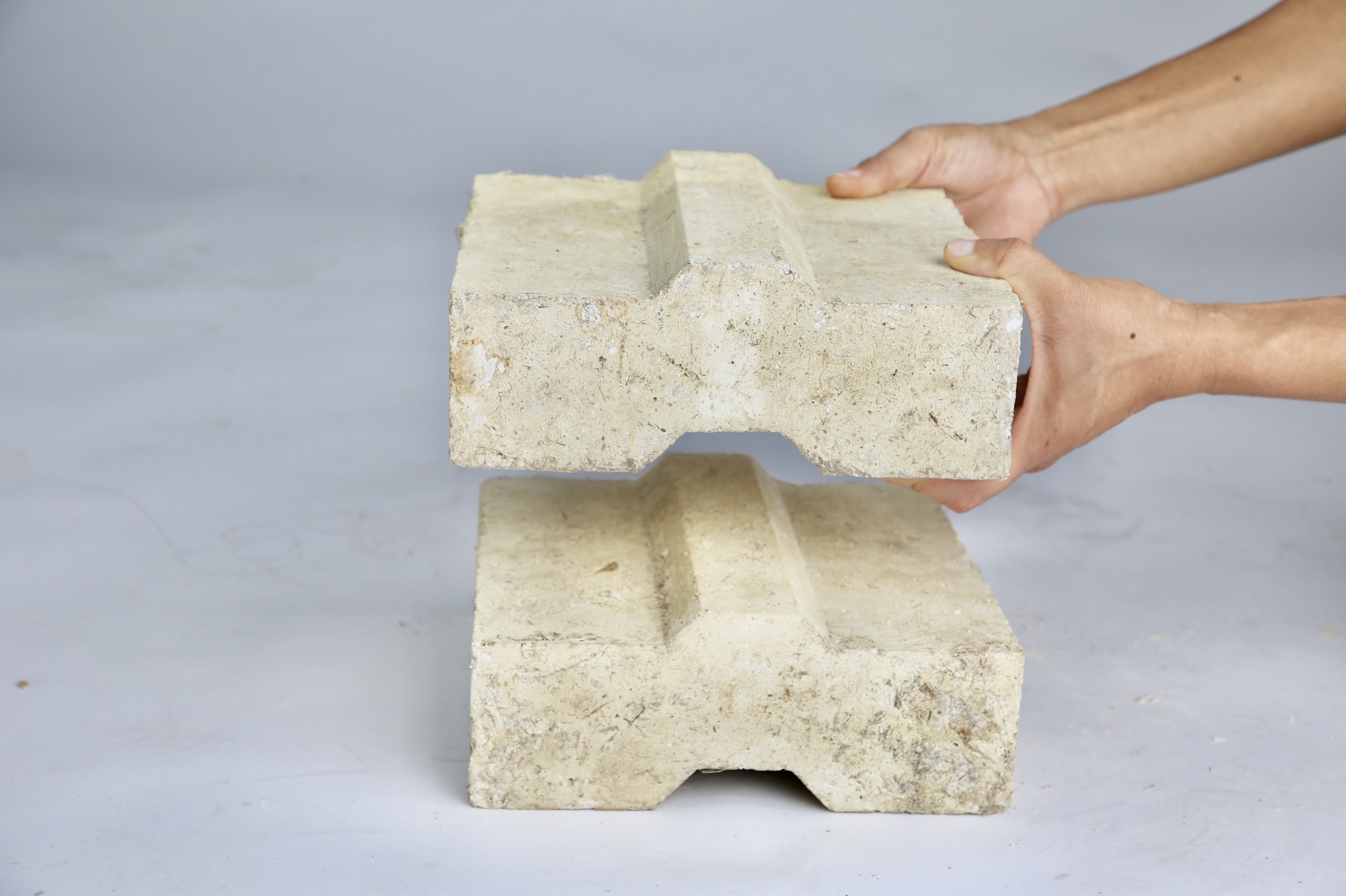 建設される残留物: サトウキビのバガスから作られたインドの学校
