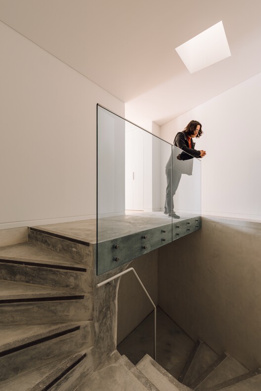 SB 44 住宅用建物 / ÔCO Ideias e Projectos de Arquitectura Lda. - インテリア写真、階段、手すり