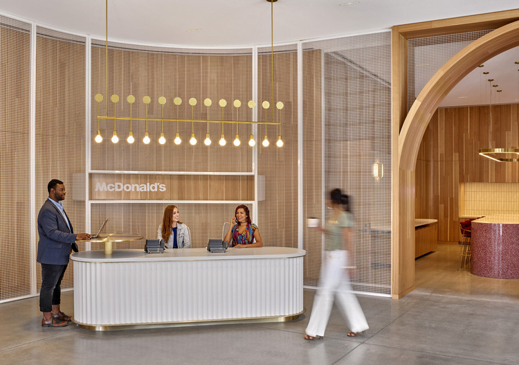 マクドナルド本社の職場 / スタジオ O+A + IA インテリア アーキテクツ - インテリア写真撮影、キッチン