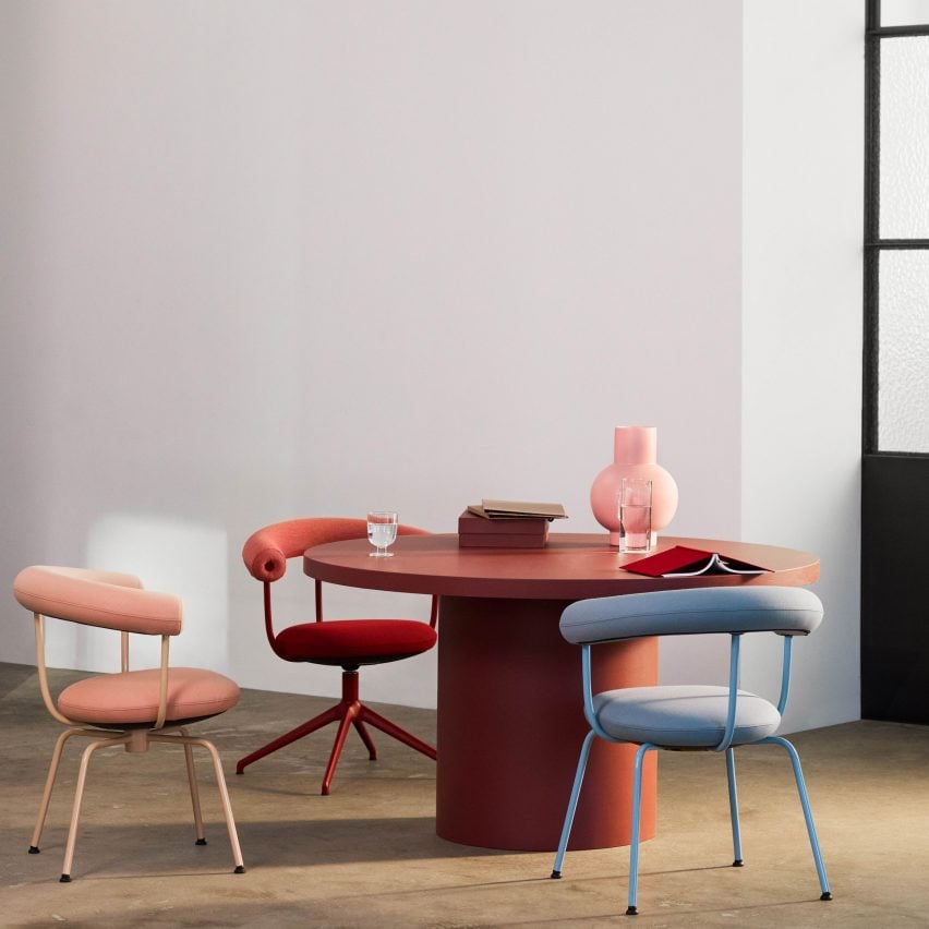 Fora Formのピンク、ブルー、レッドのバドチェア