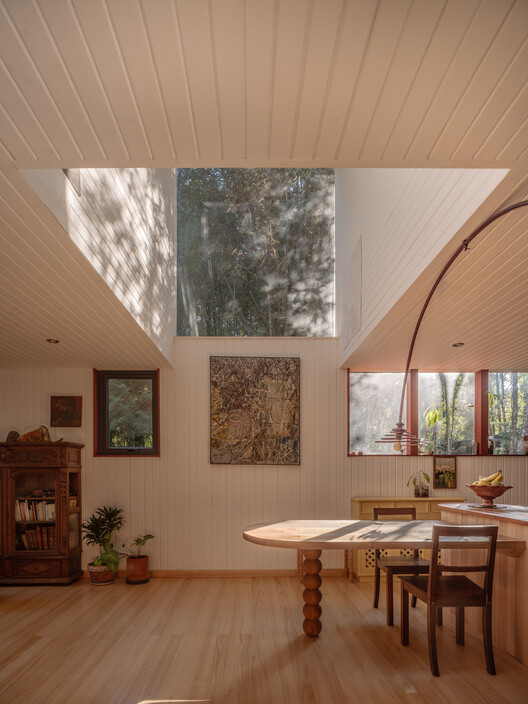 森の家 / Daiber & Aceituno Arquitectos - インテリア写真、ダイニング ルーム、木材