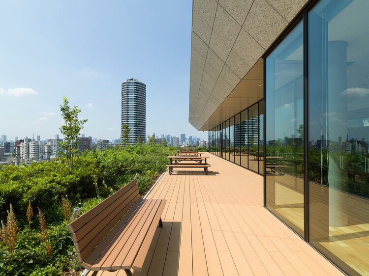 東京国際大学 池袋キャンパス / TAISEI DESIGN Planners Architects & Engineers - 外観写真、デッキ