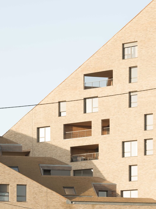 B09 Building Island / Urbanmakers + Selva & Maugin Architectes - 外観写真