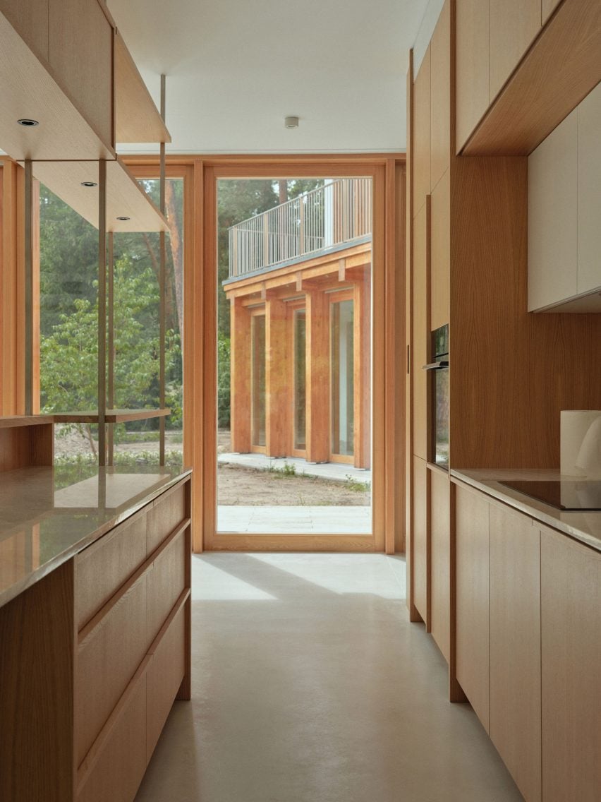 Ewa KaszubaによるHouse for Elaの内観