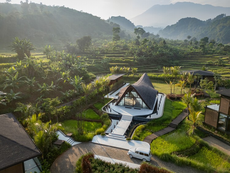 Kencana Valley Compound / K-Thengono Design Studio - 外観写真、庭園