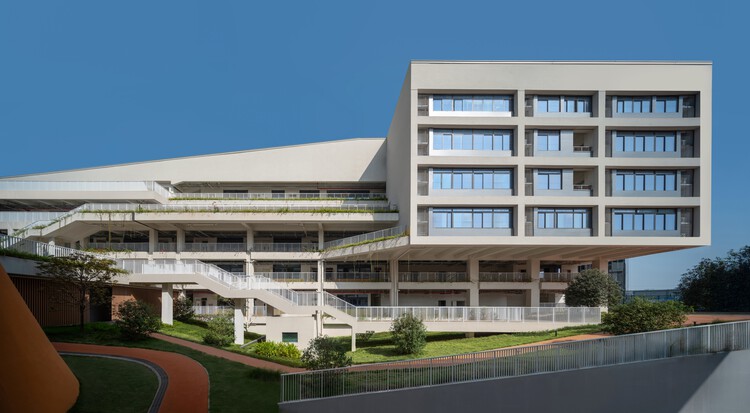 深セン龍華区清泉外国語中学校 / 宜京建築設計 - 外観写真