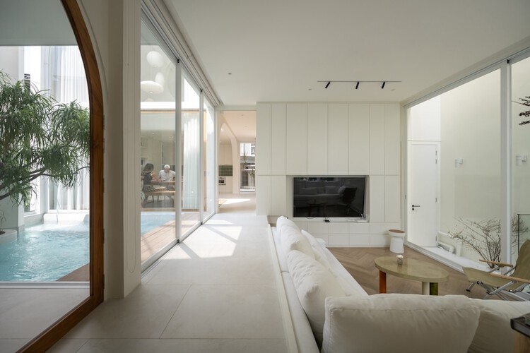 MN House / Sata Na Architect-インテリア写真、寝室、ドア