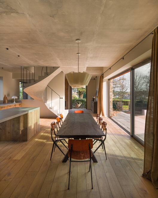 Hameau du Latz Houses / MSRアーキテクチャ - インテリア写真、ダイニングルーム、木材、椅子、ビーム