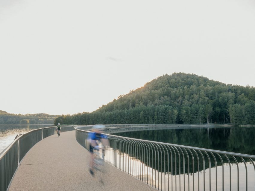 Buro Landschapによるテリル間のサイクリングの砂利