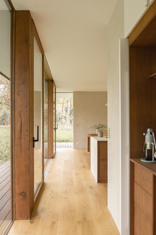 Sous les ailes bioclamatic house / didaアーキテクチャとデザイン - インテリア写真、ドア