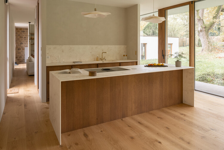 Sous Les ailes Bioclamatic House / Kida Architecture＆Design-インテリア写真、キッチン、木材、カウンタートップ