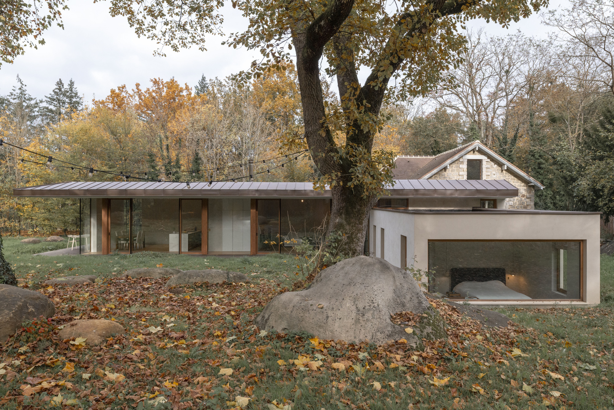 Sous les ailes bioclamatic house / dida Architecture＆design
