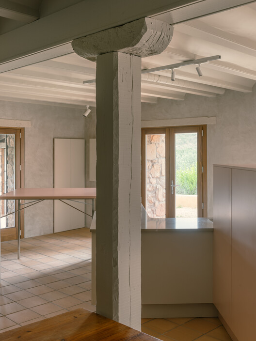 Biaix House / Grat-インテリア写真、木、梁、椅子