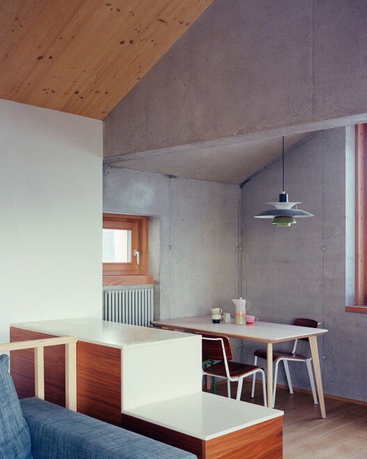 CASA PJA / ES -ARCH-インテリア写真、木材、照明、椅子