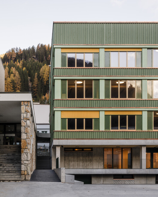 学校のダボス変身 /キュラArchitekten-外観写真、コンクリート