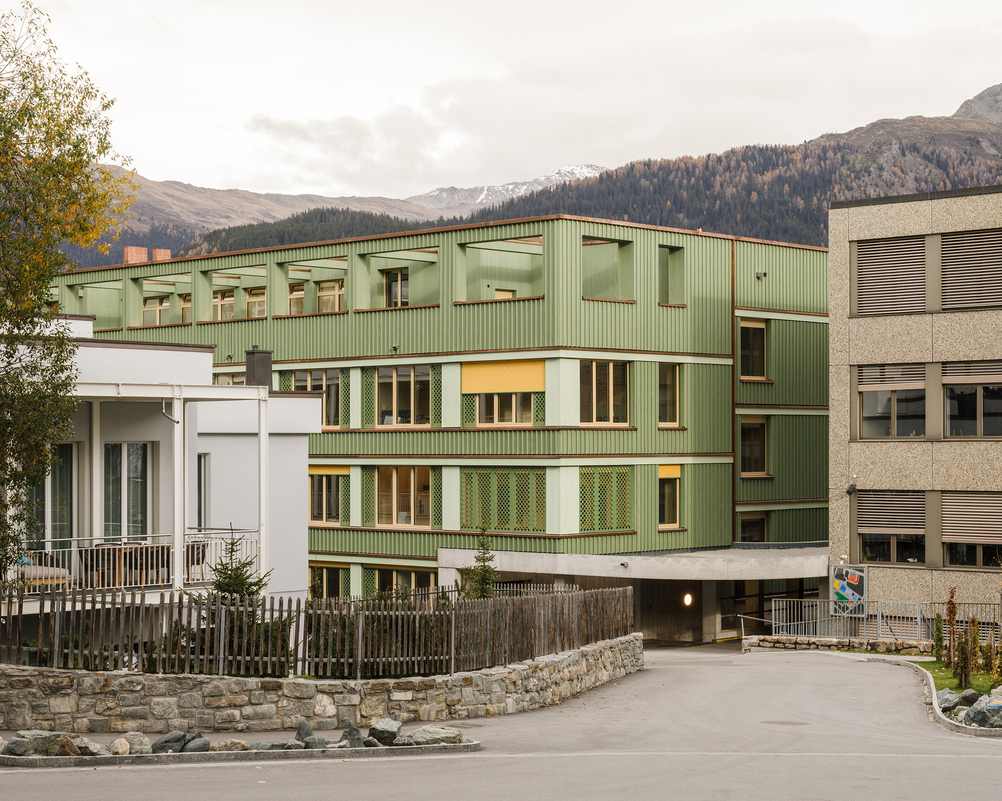 学校のダボストランスフォーメーション /キュラArchitekten