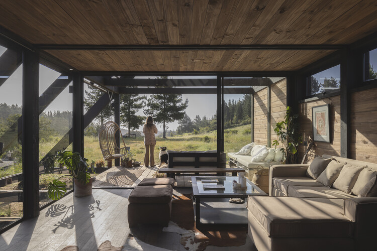 シェルター45 / Gonzalo Rufin Arquitectos + Felipe Toro-インテリア写真、リビングルーム、木材、ビーム
