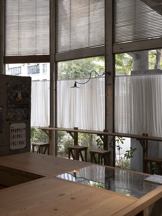 MSLAN CORNER / DEVOLUTION-インテリア写真、木材、照明、ガラス、椅子