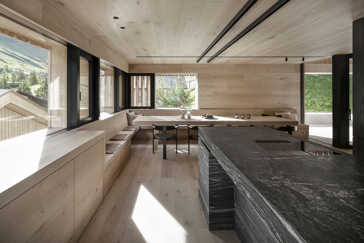 Malbun Houses / Sandro Durrer-インテリア写真、キッチン、木材、ビーム