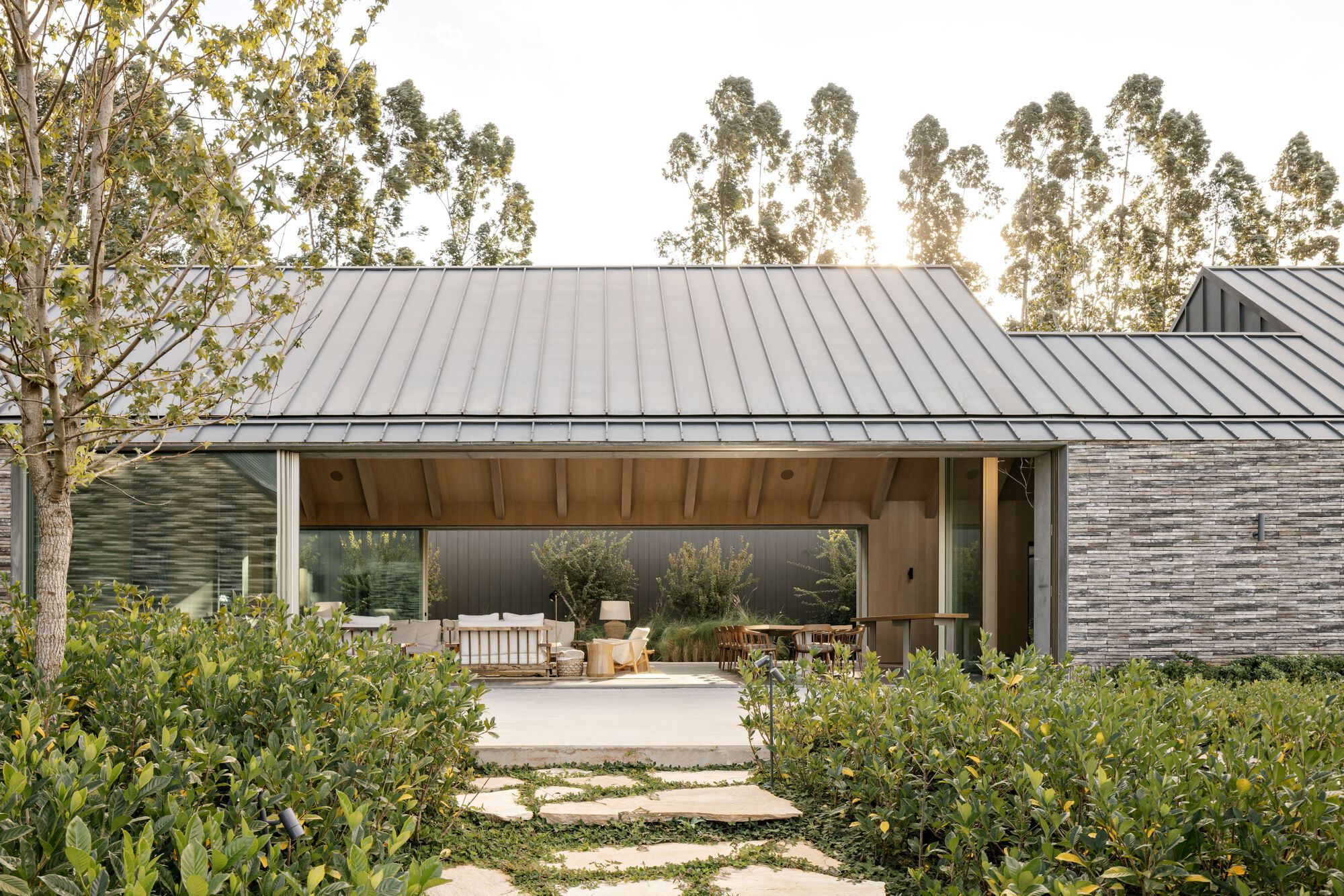 CCB House / KikoSalomão + Marcio Tanaka
