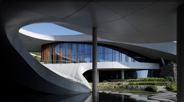 Longquan Mountain Observatory / Buzz /BüroZiyuZhuang-インテリア写真、ファサード、窓