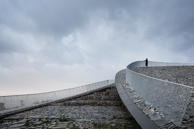 Longquan Mountain Observatory / Buzz /BüroZiyuZhuang-外観写真、手すり