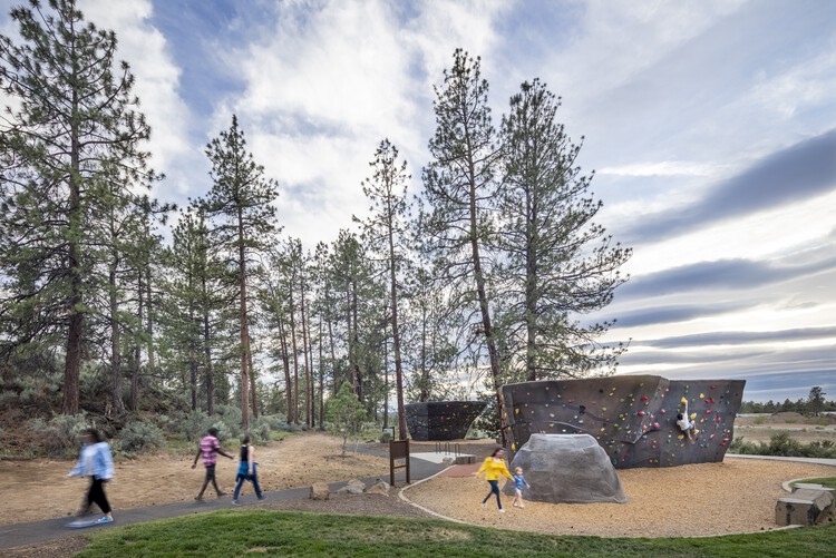Alpenglow Community Park / Fieldwork Design and Architecture -Image 6 of 21