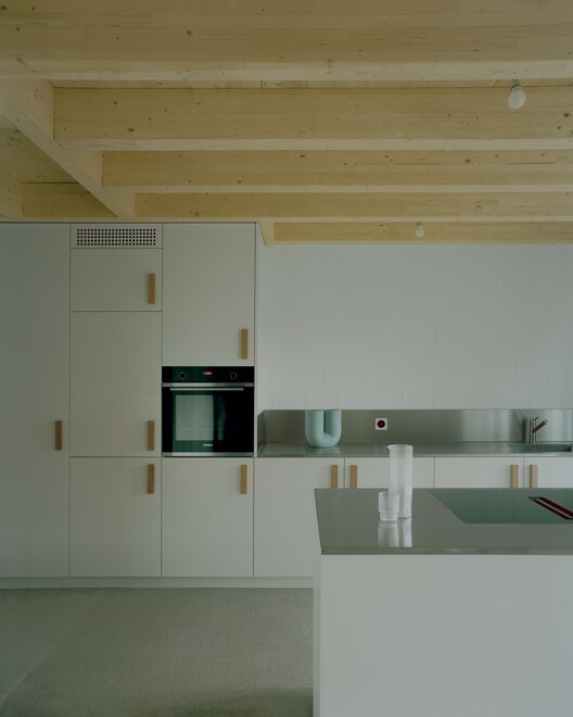 5つのVillas / Noue Studio-インテリア写真、キッチン、木材、カウンタートップ