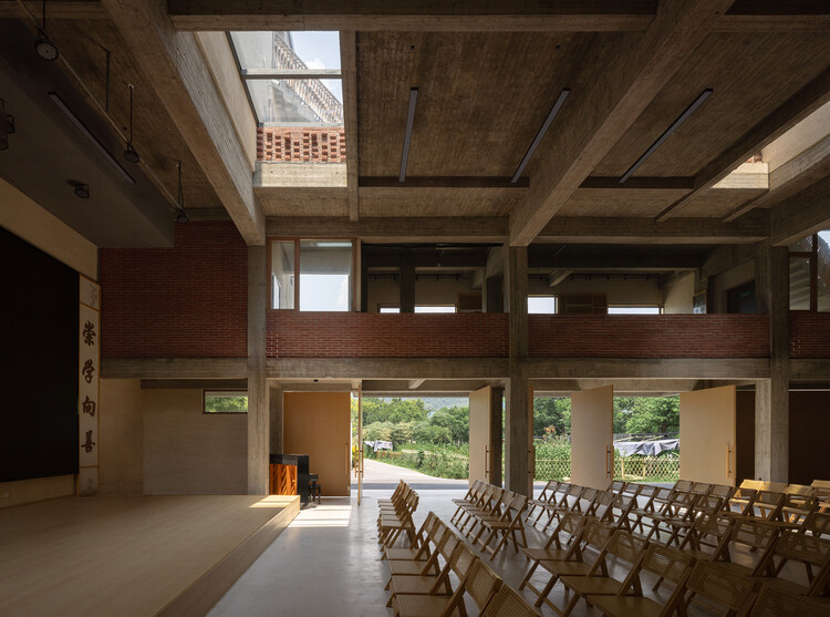 Qingshan Culture Hall / Momentum Architects-インテリア写真、ダイニングルーム、木材、コンクリート、ビーム