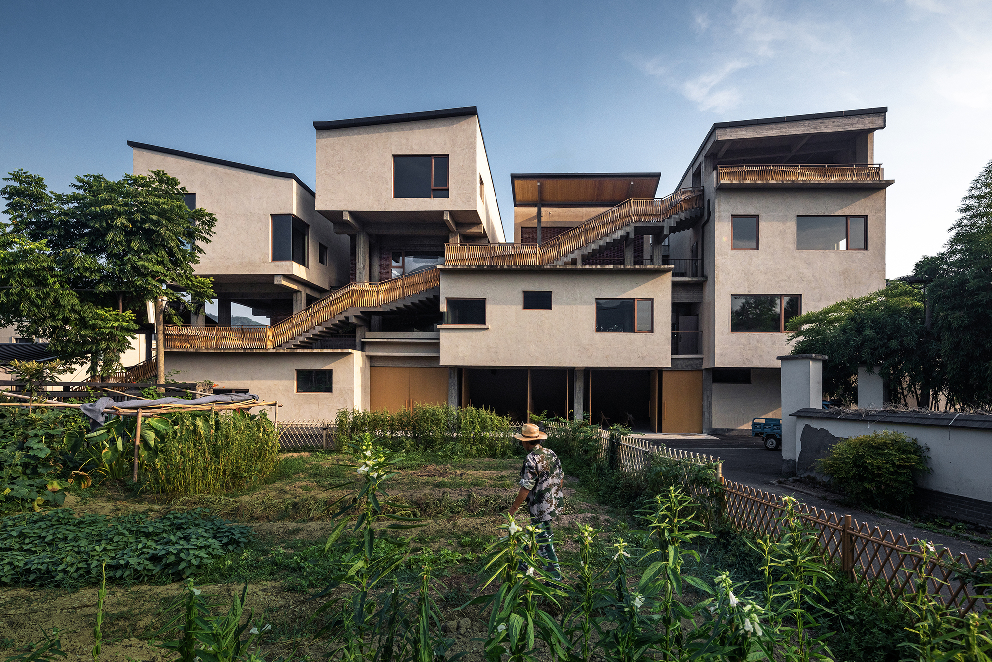 Qingshan Culture Hall / Momentum Architects
