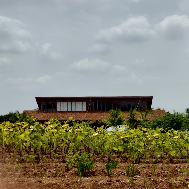 Pali Farmhouse / Metis Practice -Image2 of 15
