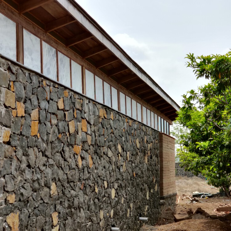 Pali Farmhouse / Metis Practice -Image4 of 15