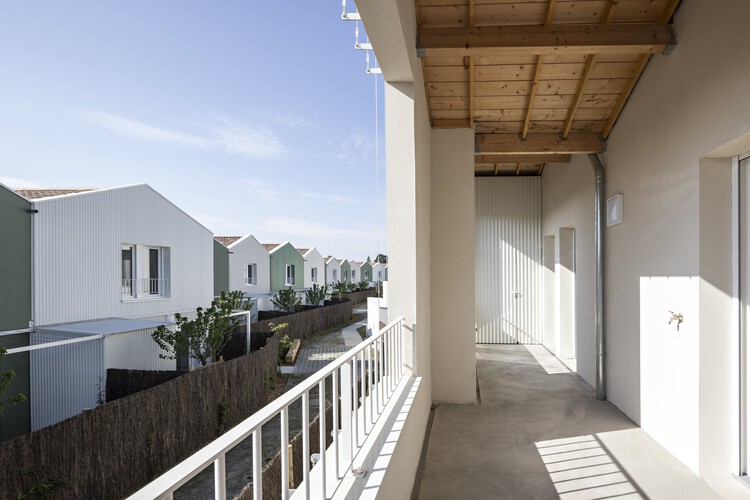 Vassivey Social Housing / ElluinDuoléGillonArchitecture -Exterior Photography、Balcony