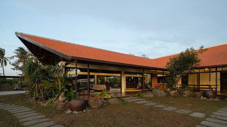 Casa Blanca Garden / H2 -Image2 of 34
