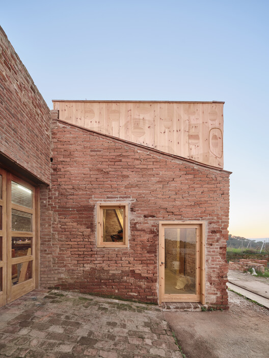 Cora Installation / IAAC -Exterior Photography、Brick