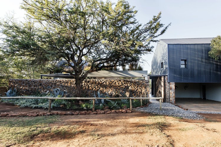 Rustenburg Farm / Nadine Engelbrecht Architect -Image 1 of 37