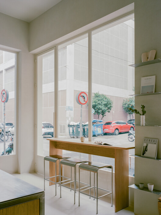 ModenCafé / Georgios Apostolopoulos Architects-インテリア写真、木、ガラス、椅子、カウンタートップ
