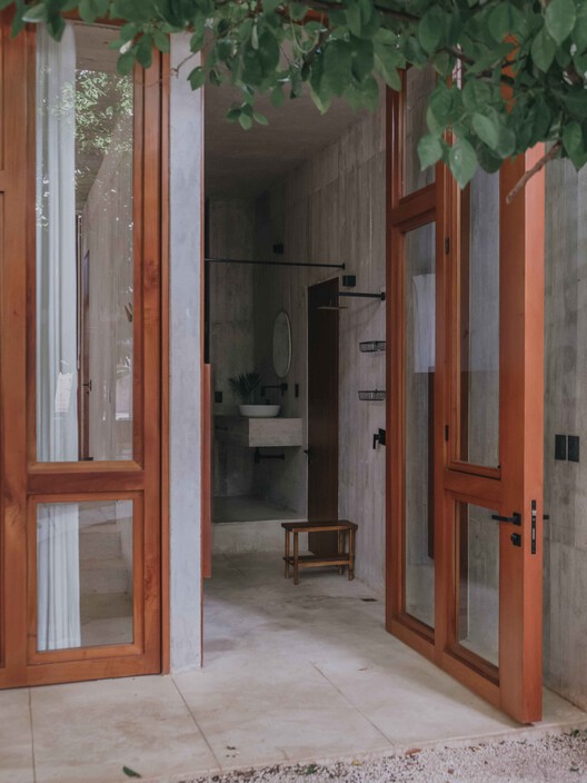 Soskil House / Ludwig Godefroy Architect-インテリア写真、木、ドア