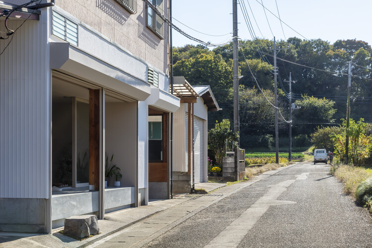 距離と寸法 /グレーゾーンデザインオフィス - 外部写真、ドア、コンクリート