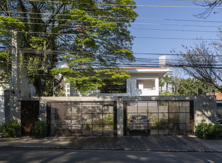 Frid Villa / Vapor Arquitetura-外観写真、コンクリート、バルコニー