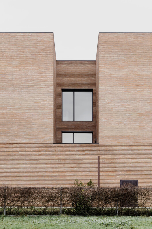 Liceo Montale Pontedera School / Colucci＆Partners -Exterior Photography、Brick