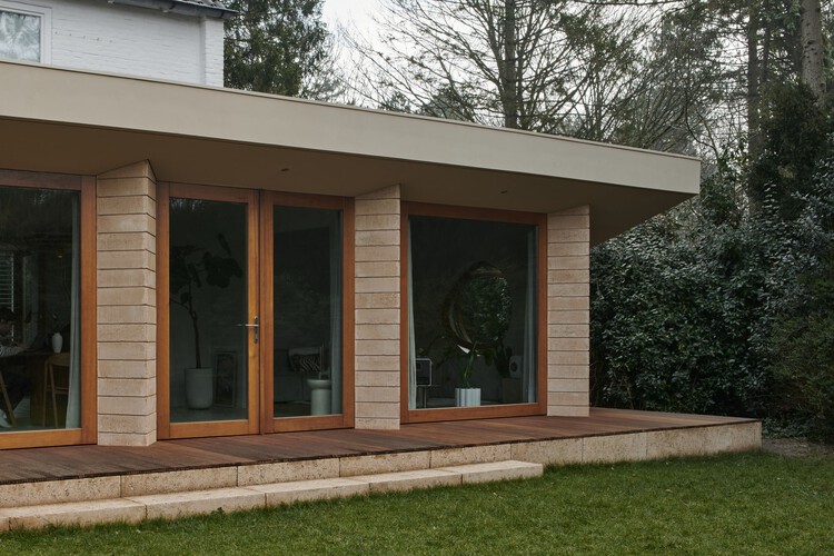 Terra Villa / Atlas -Exterior Photography、Wood、Door、Garden