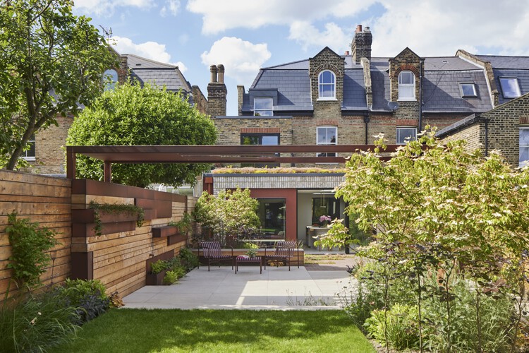 Russet House / Mulroy Architects-外装写真、庭、レンガ、中庭、パティオ