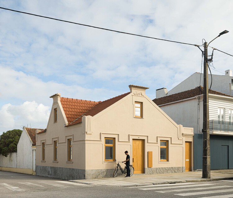 クララハウス / m2.senos arquitectos-外観写真、ファサード、ドア